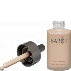 "Vloeibaar poeder" voor een levendig-matte teint. Mattifying Foundation 01 ivory